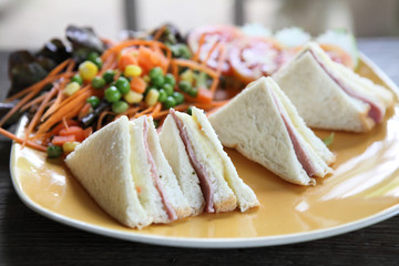 sandwich ham and cheese
