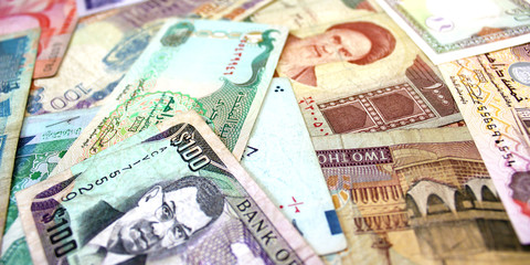 Banconote del Medio Oriente