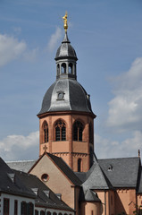 Fototapeta na wymiar Turm der Basilika in Seligenstadt