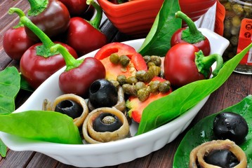 Preparazione peperoncini tondi ripieni