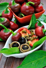 Preparazione peperoncini tondi ripieni