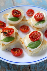toast with tomato and chees