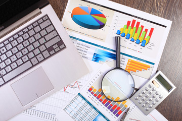 Obraz premium Businessman workplace with papers