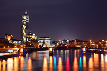 Fototapeta premium Illuminated First Gateway Bridge, River House and House of Music