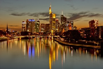Frankfurt am Main (im Vördergrung die Flößerbrücke) - 2012