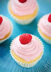 cupcakes mit himbeertopping