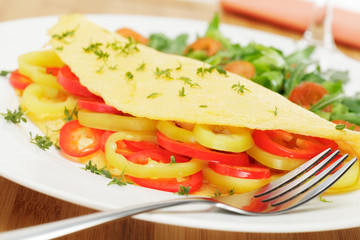 Omelette mit Paprika und Rucola