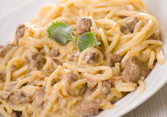 spaghetti with cream sauce