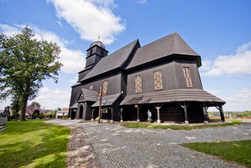 Fototapeta na wymiar Drewniany kościół św. Macieja w Trzebicku