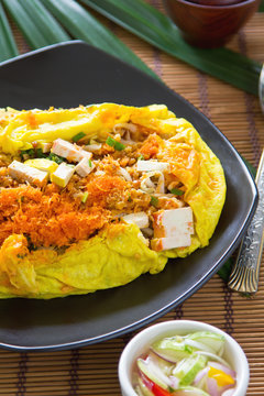 Stir fried  wrapped in omelete [Thai 's food]