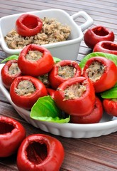Preparazione peperoncini tondi ripieni