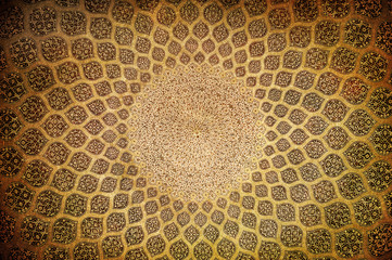 Dome of the mosque, oriental ornaments from Isfahan, Iran - obrazy, fototapety, plakaty