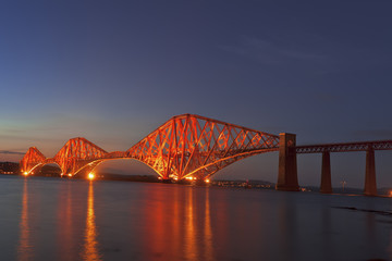 The Forth Rail Bridge crossing between Fife and Edinburgh, Scotl - obrazy, fototapety, plakaty