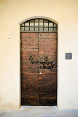 puerta de madera