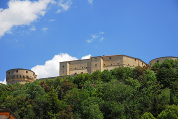 Fototapeta na wymiar Włochy. Romagna Apeniny, San-Leo zamek.