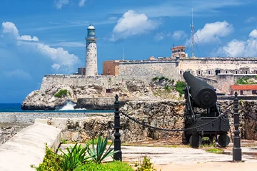 Gordijnen The castle of El Morro in Havana with an old cannon © kmiragaya