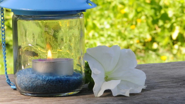 Windlicht im Garten - Garden lantern