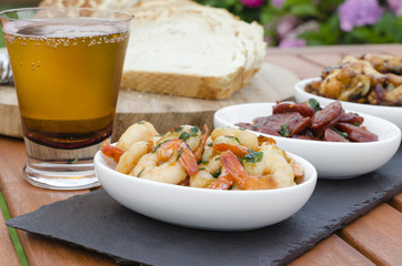 Tapas: gambas pil pil, chorizo al vino & pollo al ajillo.