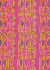 Batik rose en soie.