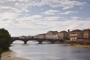 Fototapeta premium Looking down the river arno in Florence