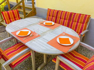 tableclothes at a teak table in the garden