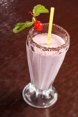 Selbstklebende Fototapete Milchshake fruit smoothie