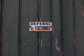 Défense de Stationner