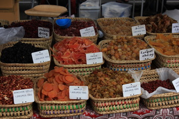 Fruits Secs au Marché