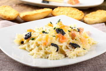 Pasta with smoked salmon and caviar
