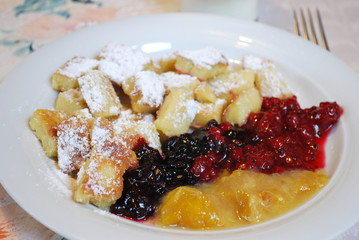 Kaiserschmarrn mit  Früchten