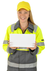 Pannenhelferin mit leerem Schild