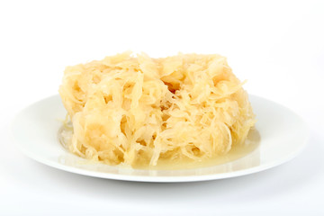 Ein Teller mit Sauerkraut