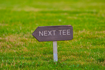 Golf Schild "next tee"