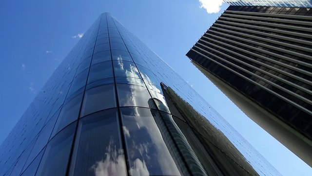 contre-plong&eacute; d'un centre d'affaire