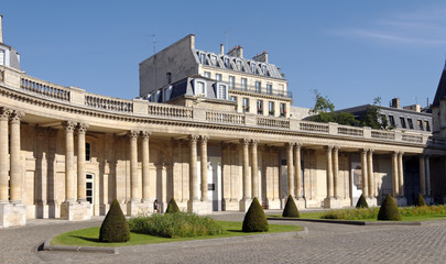 Fototapeta premium Le Marais, jardin des Archives Nationales