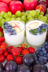 Jogurt und Obst