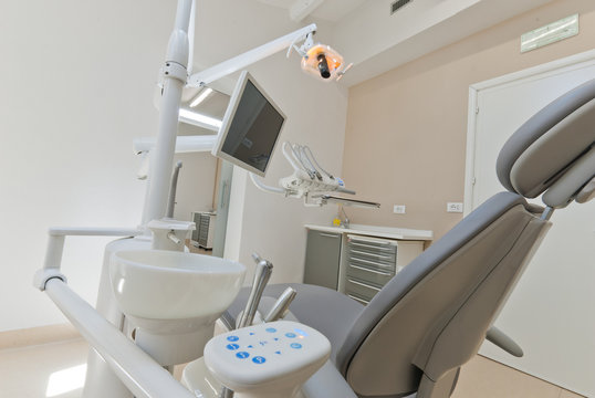 Studio dentistico, Sala Operatria con strumenti medici
