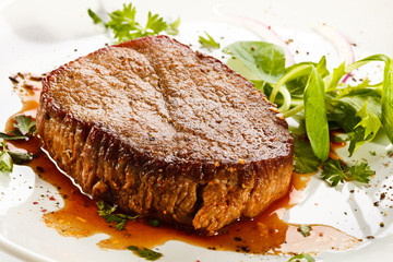 Grilled steak and vegetables