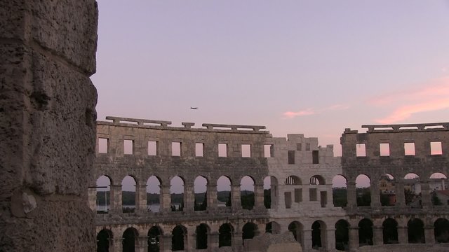 aion de ligne au dessus de Pula croatie