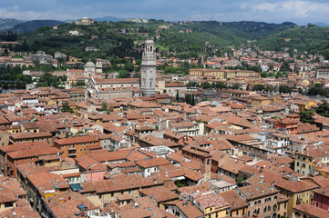 Fototapeta na wymiar Vista sulla città di Verona, patrimonio mondiale UNESCO