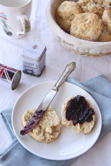 English scones with apples