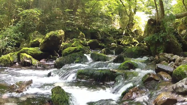 vid&eacute;o petite cascade 01