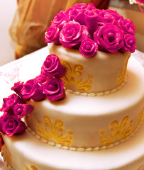 Obraz na płótnie Canvas Tort weselny z róż