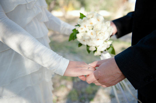 wedding couple holding hands