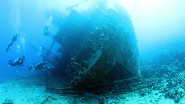 Ship wreck Carnatic and divers. Red Sea.
