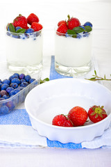 Jogurt mit Beeren
