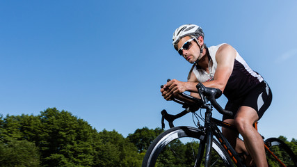 Triathlet auf dem Fahrrad