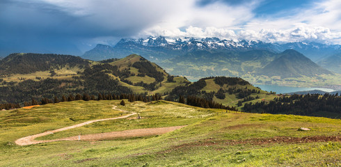 Fototapeta na wymiar Krajobraz w Alpach szwajcarskich