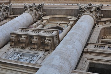Facciata di San Pietro a Roma 01