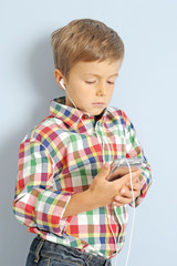 Cooler Junge mit Ipod